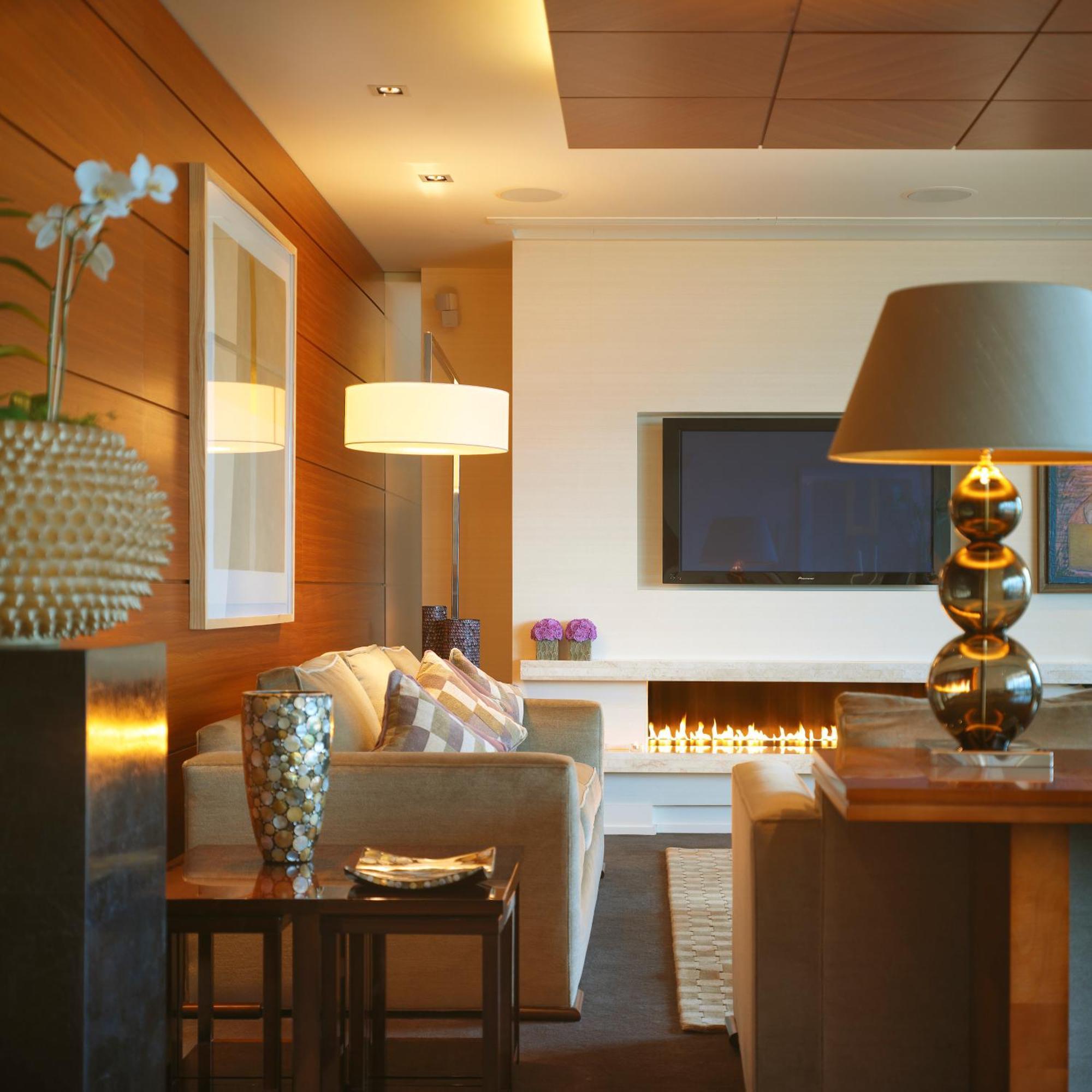 Aghadoe Heights Hotel & Spa Killarney Cameră foto A living room with a fireplace